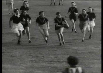 1943 Women demonstrate Aussie Rules Football