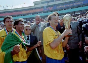 Why do Spanish commentators shout “gooooooooool”?