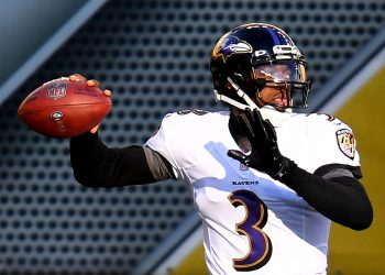 Steelers take early lead on Robert Griffin III pick-6 (Video)