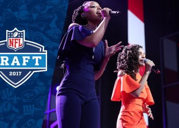 Chloe x Halle Sing National Anthem to Kick off 2017 NFL Draft