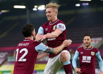 Mee scores big as Fernandes matches Salah