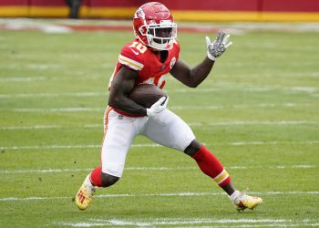 Tyreek Hill wants to race Scotty Miller at halftime