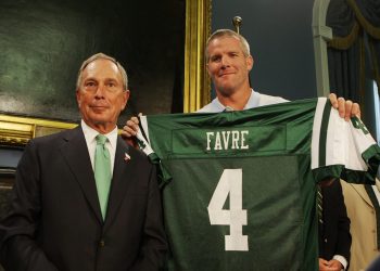 Brett Favre has hypocritical take on Deshaun Watson trade talk