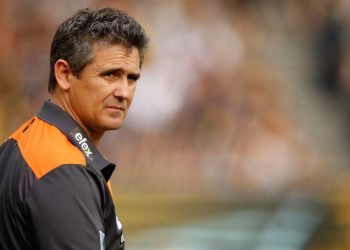 Cameron stands by Mumford following scrutiny