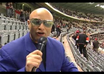 AFL Aussie Rules Footy Rocks! We Tried Playing In Melbourne