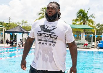 Lifeguard-turned-Miami Dolphins guard schooling Florida’s youth on water safety – NFL Nation