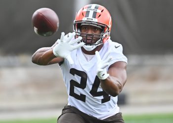 Browns give Nick Chubb 3-year extension to stay in Cleveland