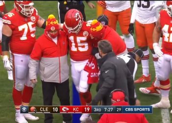 Patrick Mahomes INJURY Vs Browns | NFL 2021 Playoffs
