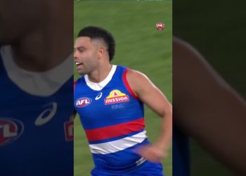 Can’t be giving @jasonjohannisen #AFL #aussie #rules #football #highlights #shorts #aflshorts