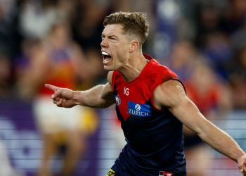 Footy Fix: Seven minutes, four goals, all heart