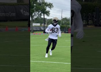 Derek Carr had been better than advertised so far with Saints #nfl #saints #derekcarr #football
