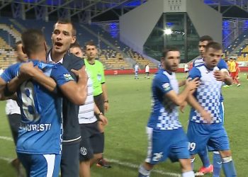 Panenka penalty goes wrong in Romanian league match