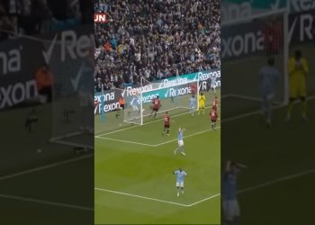 Erling Haaland Miss vs Manchester United | English Premier League