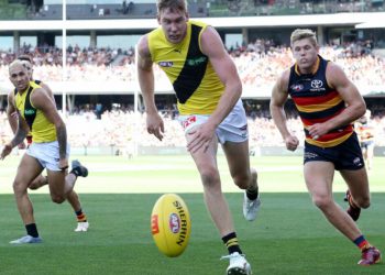 Longmuir signs miniscule contract extension, big Crows blow as spearhead ruled out