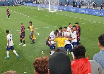Mexico Fans throwing trash – Nation's League Finals (USA vs Mexico)