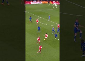 Bukayo Saka twists & scores for Arsenal
