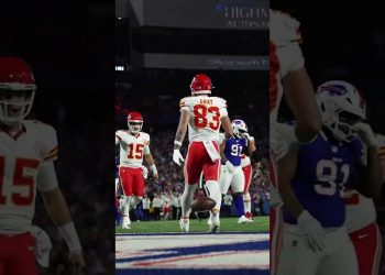 NOAH GRAY for SIX! #ChiefsvsBills