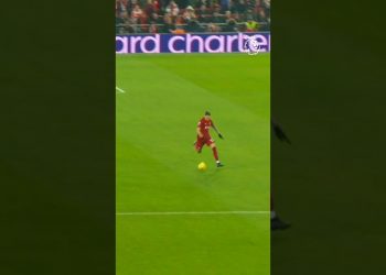 Everton Hit the Post, Nunez & Salah Counterattack