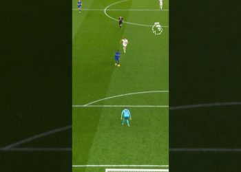 Nicolas Jackson walks it past the keeper