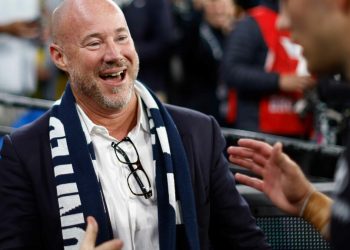 Luke Sayers resigns as Carlton president following ‘lewd image’ controversy, AFL clears of wrongdoing