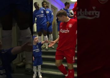 Gerrard Gets ROASTED by a Chelsea Mascot