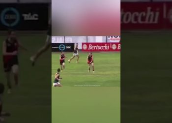 Late high shot is embarrassing cheap hit | #ClubRoar #theroarsports #AFL #aussierules #lollllll