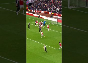 Arsenal defence to attack in SECONDS!