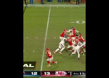 Mahomes and Kelce put on a show once again for the Chiefs! #NFL