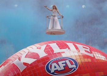 Kylie Minogue TAKES FLIGHT at the 2026 Toyota AFL Grand Final (Full Performance)